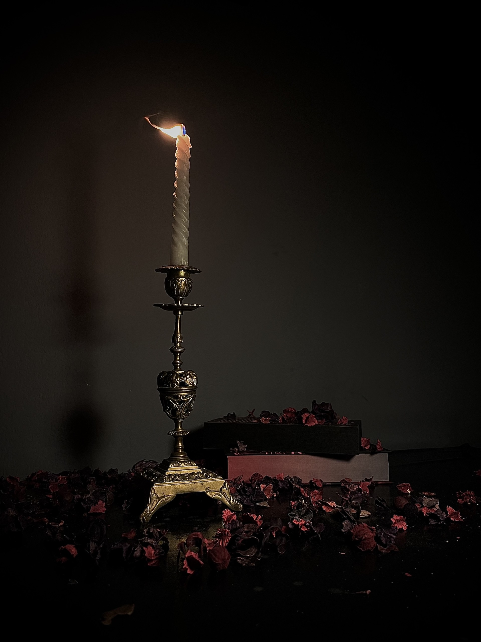 Nature morte avec une ambiance tamisée.