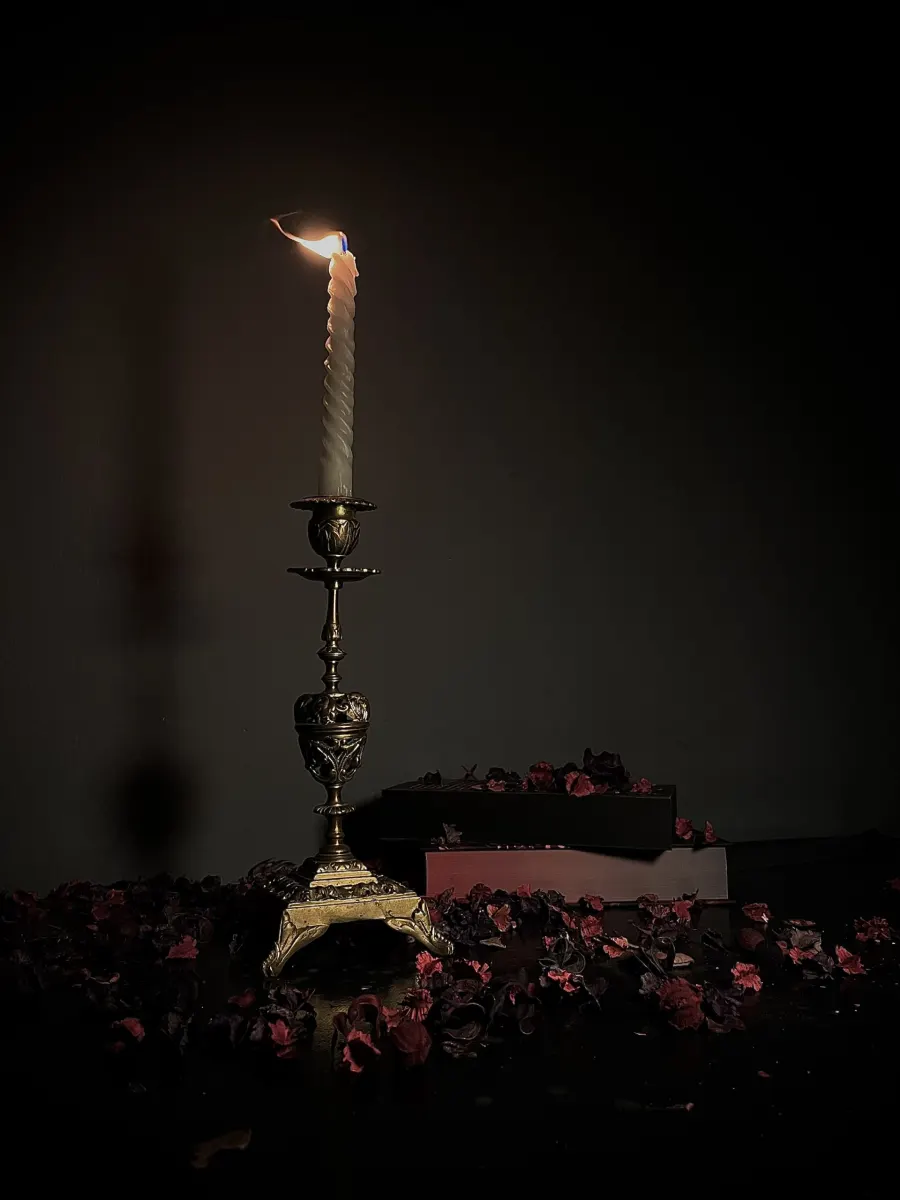 Nature morte avec une ambiance tamisée.